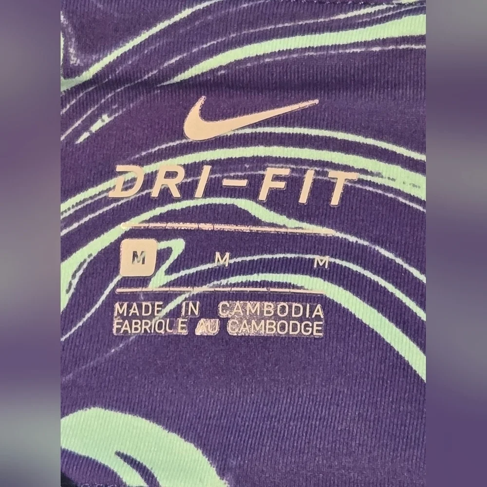 NWOT Nike Dri Fit Swirl Pattern Leggings